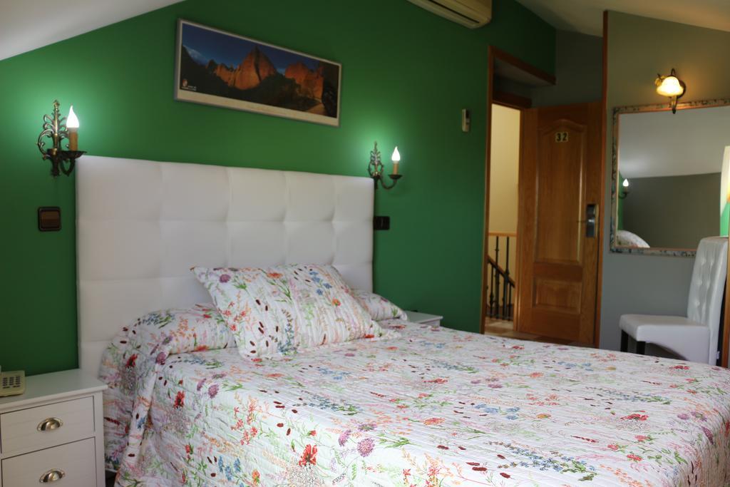 Hostal Don Jaime II Segovia Dış mekan fotoğraf