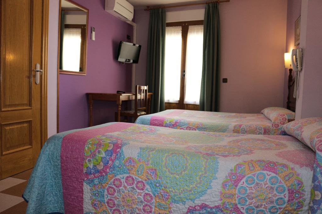 Hostal Don Jaime II Segovia Dış mekan fotoğraf