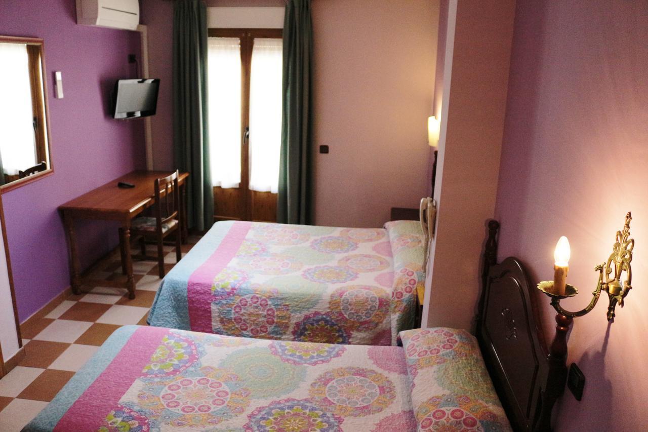 Hostal Don Jaime II Segovia Dış mekan fotoğraf